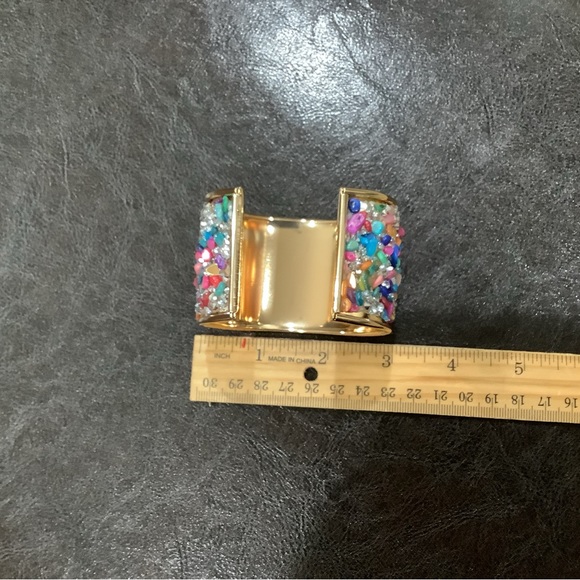 💥2/$24 or 3/$30💥 bracelet with inlaid rainbow colored crystals & beads NWT - Picture 8 of 10